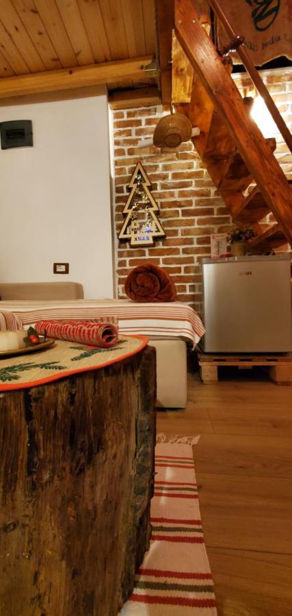 Relax Inn Korce Esterno foto