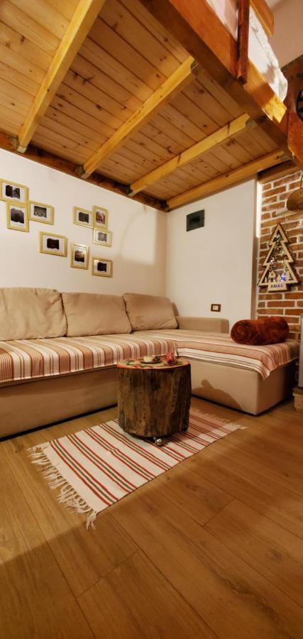 Relax Inn Korce Esterno foto
