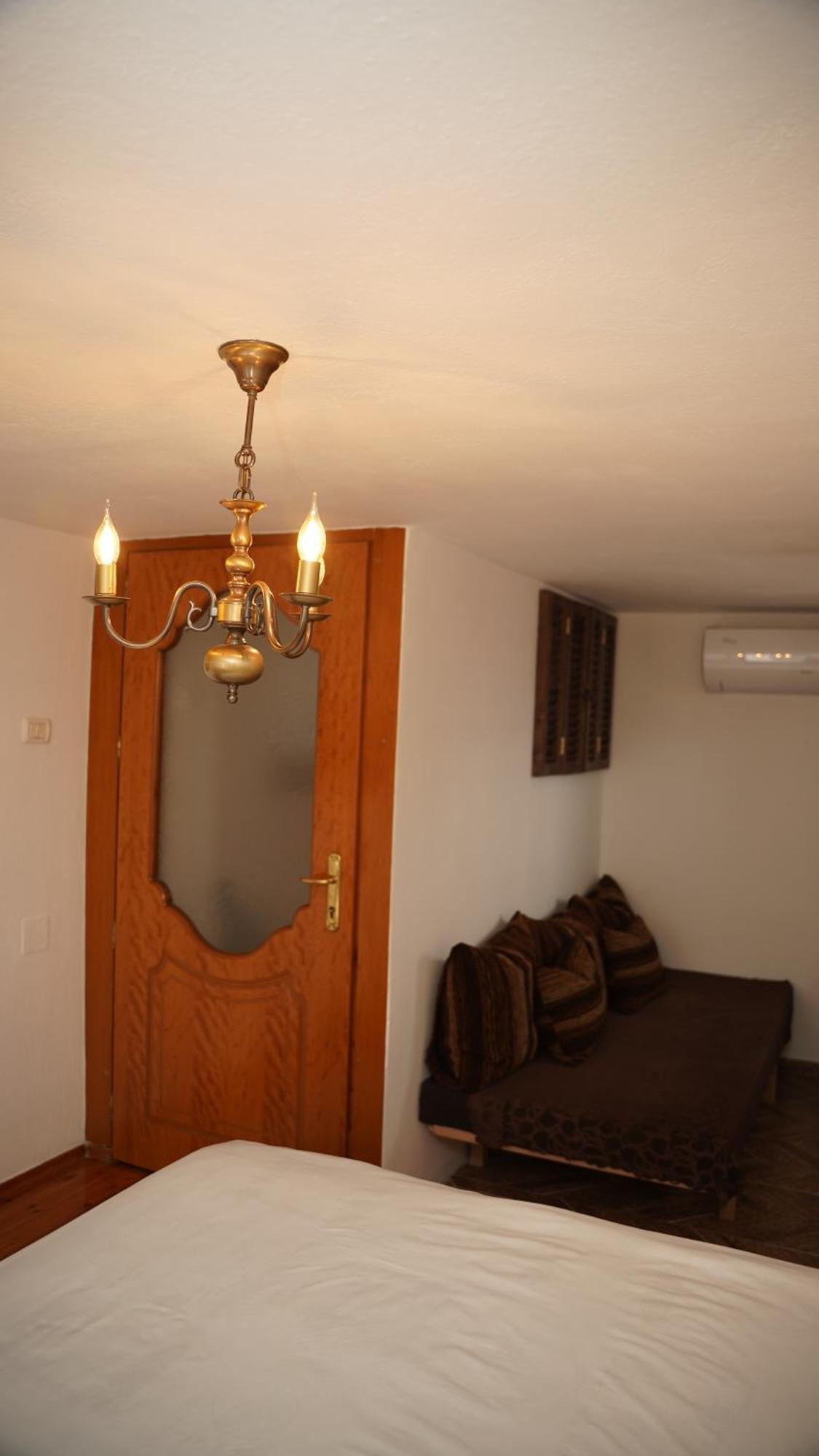 Relax Inn Korce Esterno foto