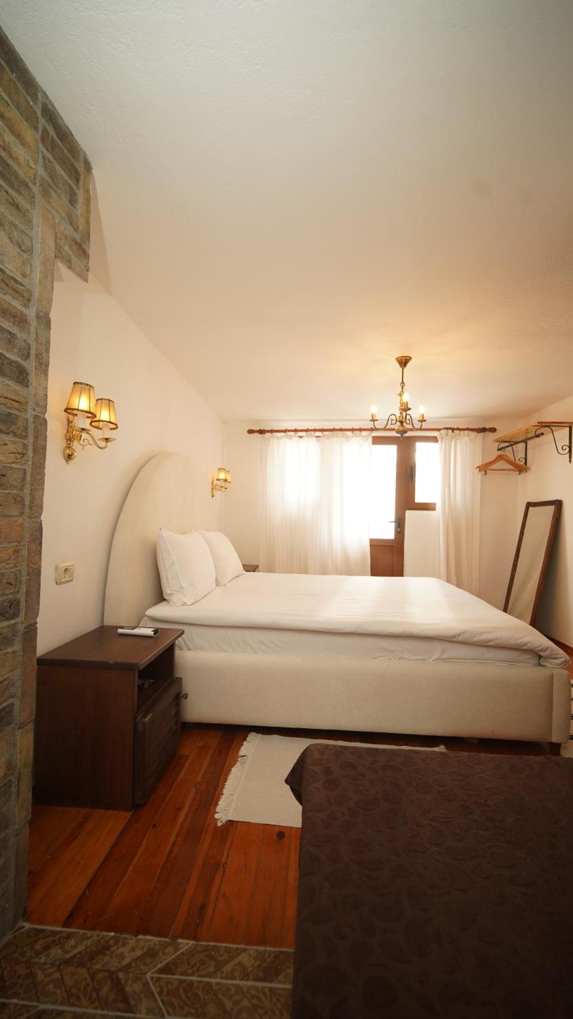 Relax Inn Korce Esterno foto