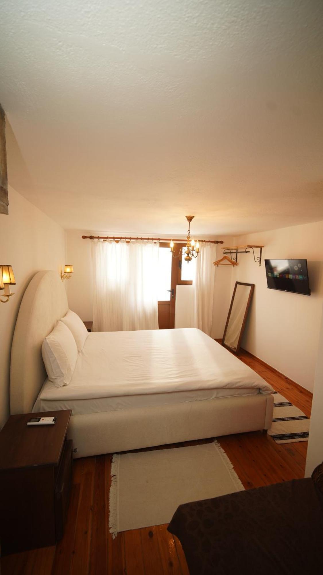 Relax Inn Korce Esterno foto