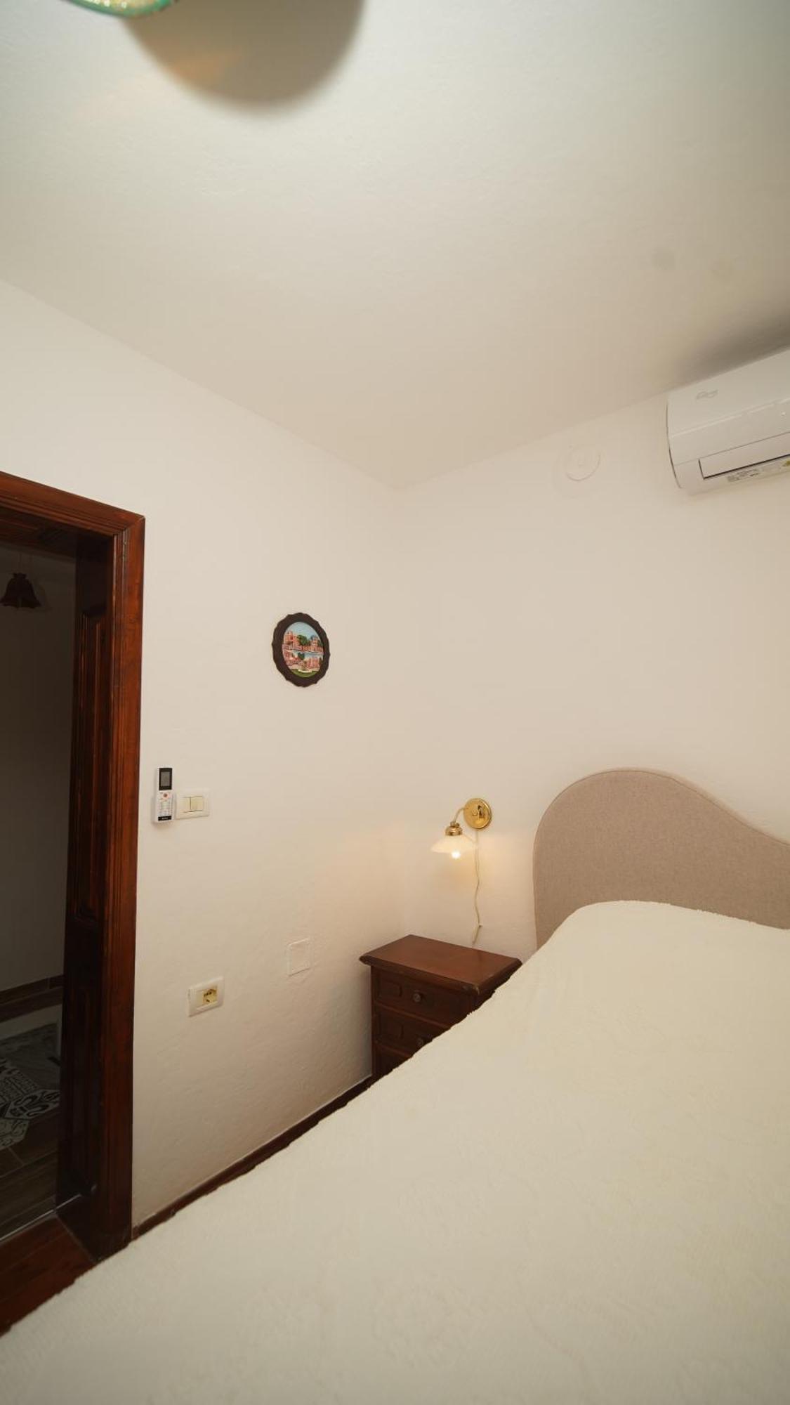 Relax Inn Korce Esterno foto